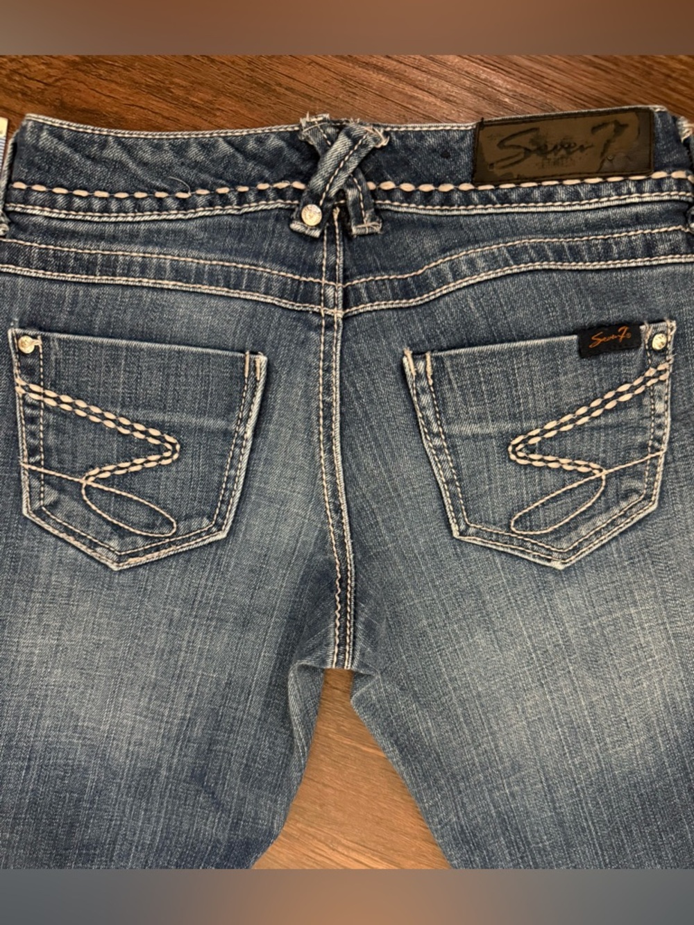 Seven7 Jeans Size 26 Women's Light Blue Embroidered Back-Pocket Jeans